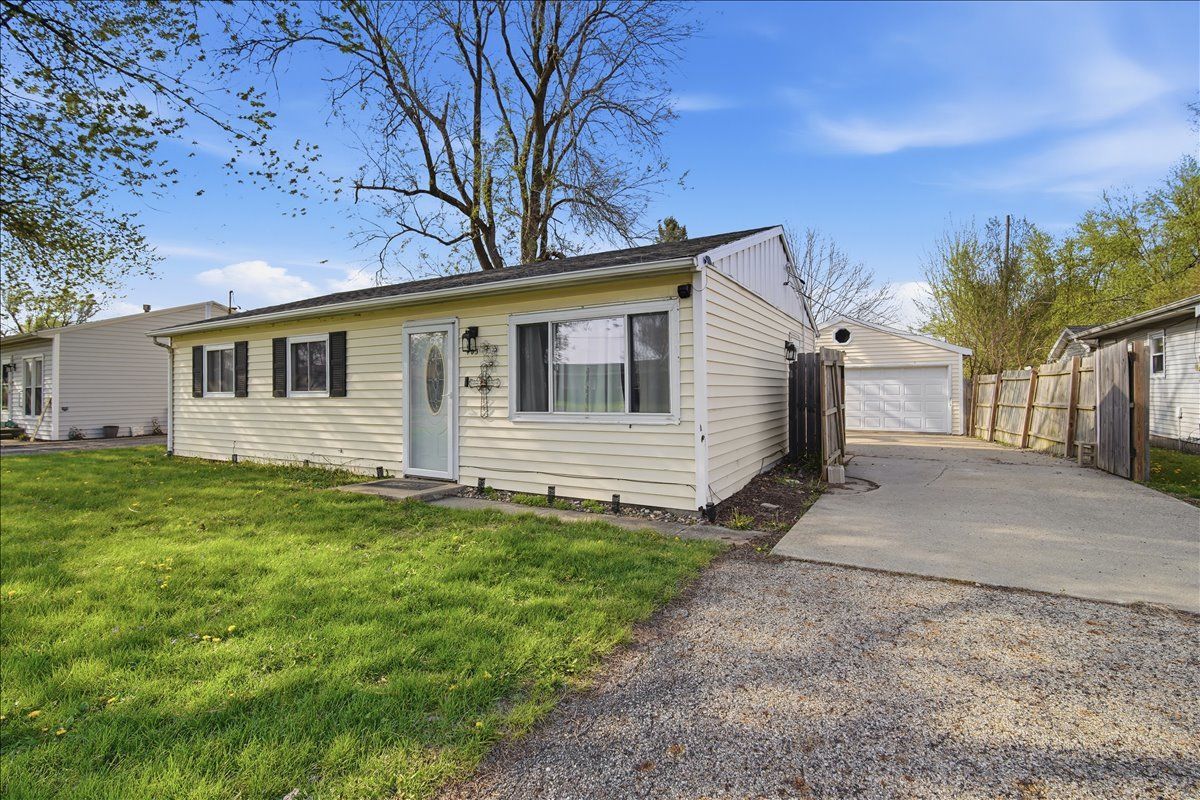 403 Sunset Drive — Leroy, IL 61752