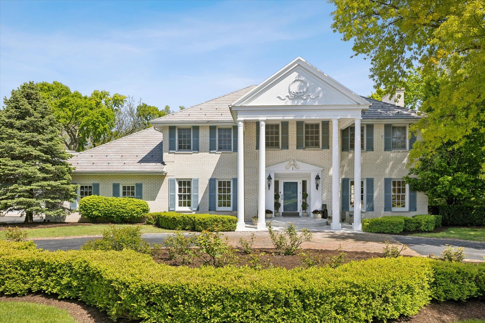 1 Charleston Road — Hinsdale, IL 60521