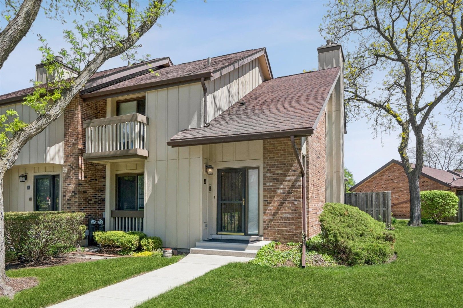 32 Kyle Court #32 — Willowbrook, IL 60527