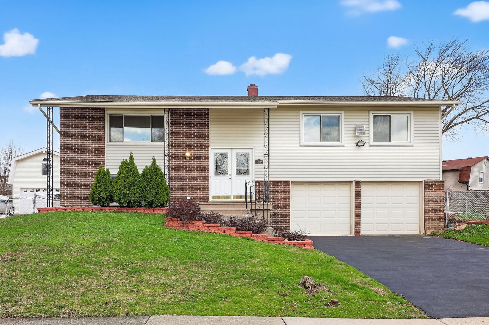 1432 James Way — Elk Grove Village, IL 60007