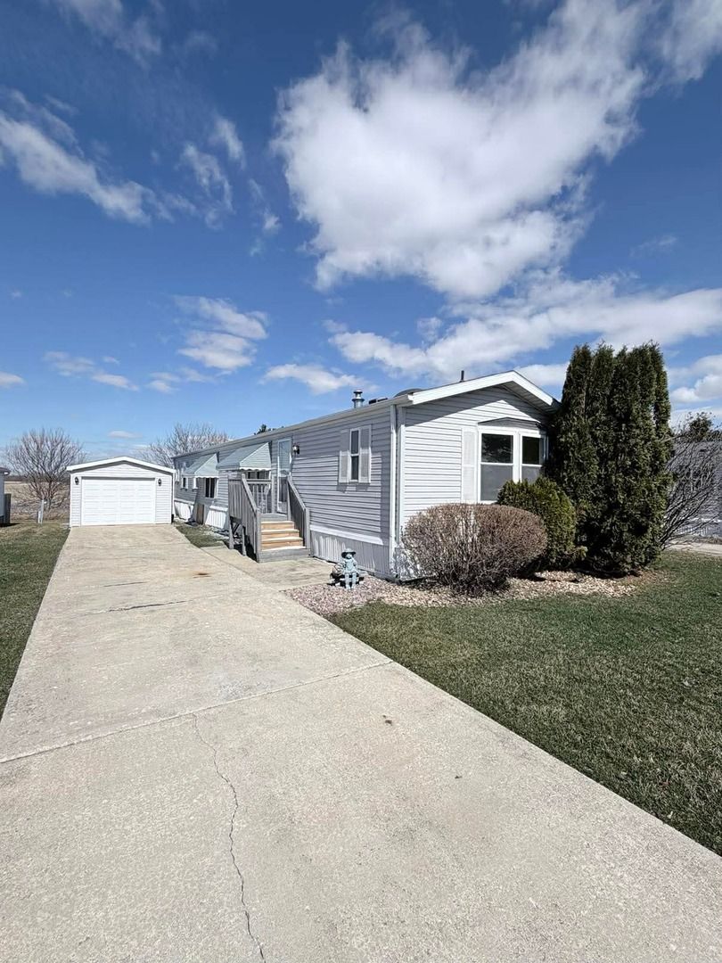 73 Partridge Lane, Beecher, IL 60401