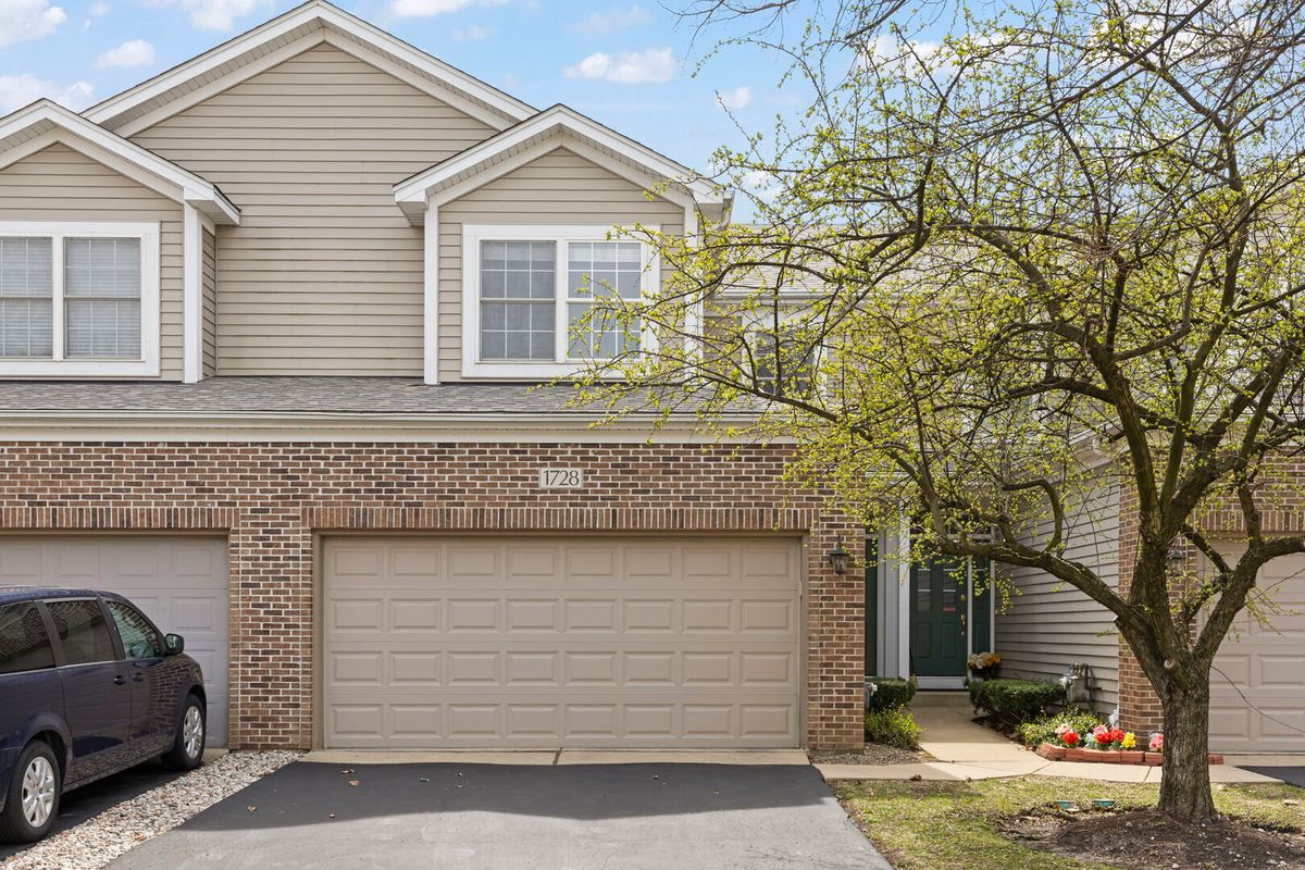 1728 Pershing Avenue, Wheaton, IL 60189