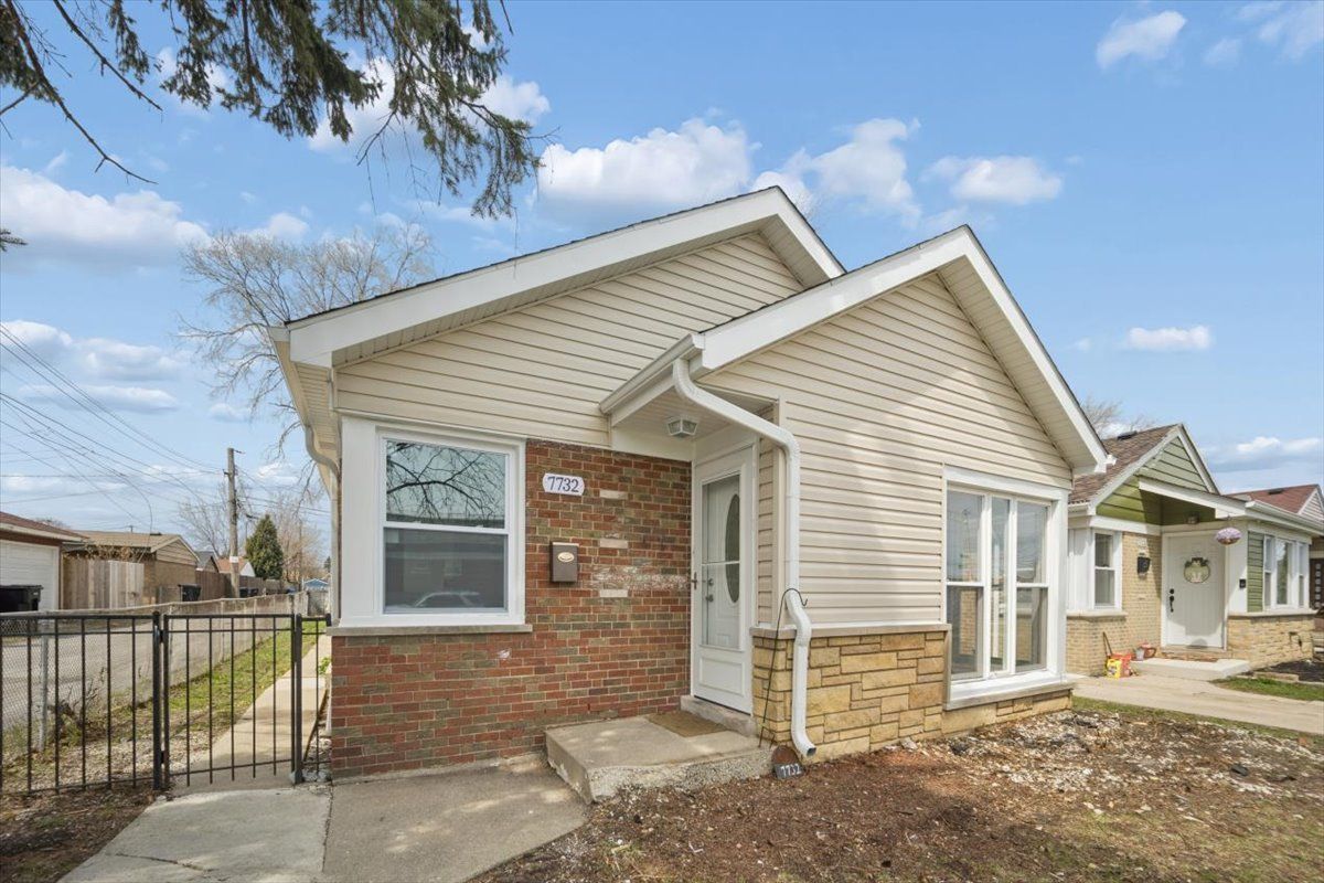 7732 S Springfield Avenue — Chicago, IL 60652