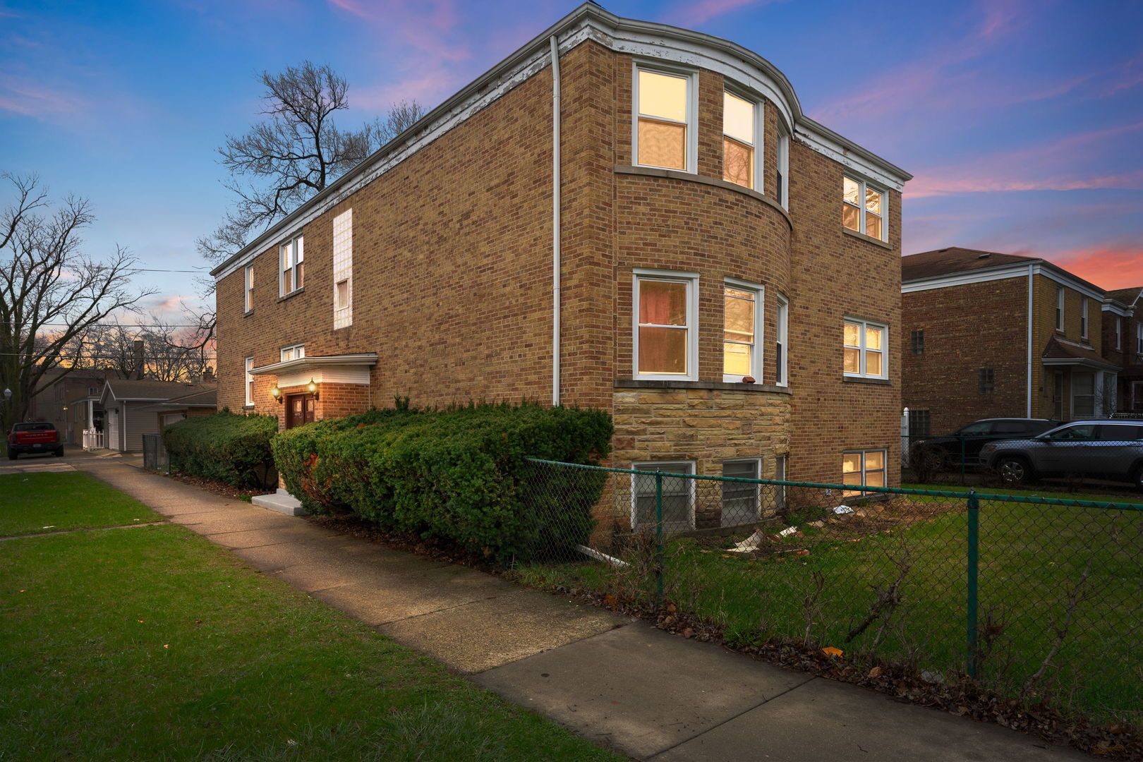 3025 W Rosemont Avenue — Chicago, IL 60659