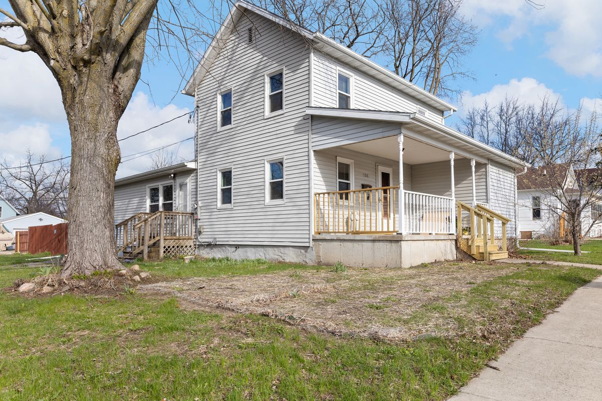 128 S 8th Street, Rochelle, IL 61068