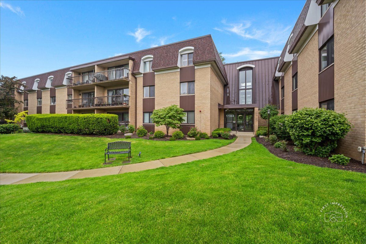 1103 N Mill Street #111 — Naperville, IL 60563