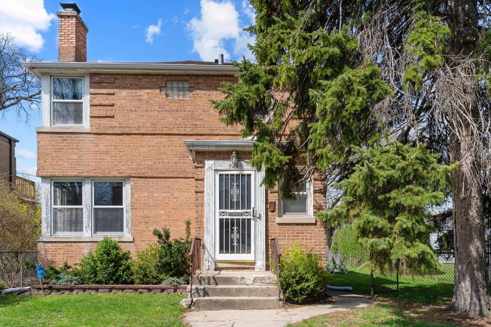 7440 N Washtenaw Avenue — Chicago, IL 60645