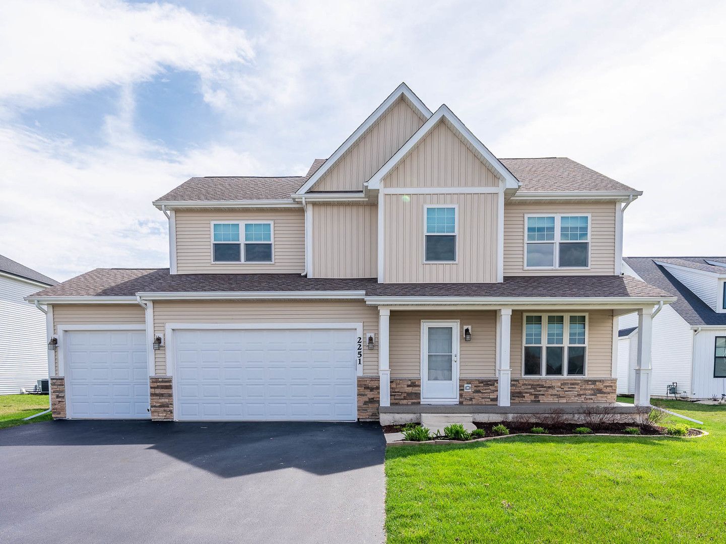 2251 Coventry Circle S — Sycamore, IL 60178