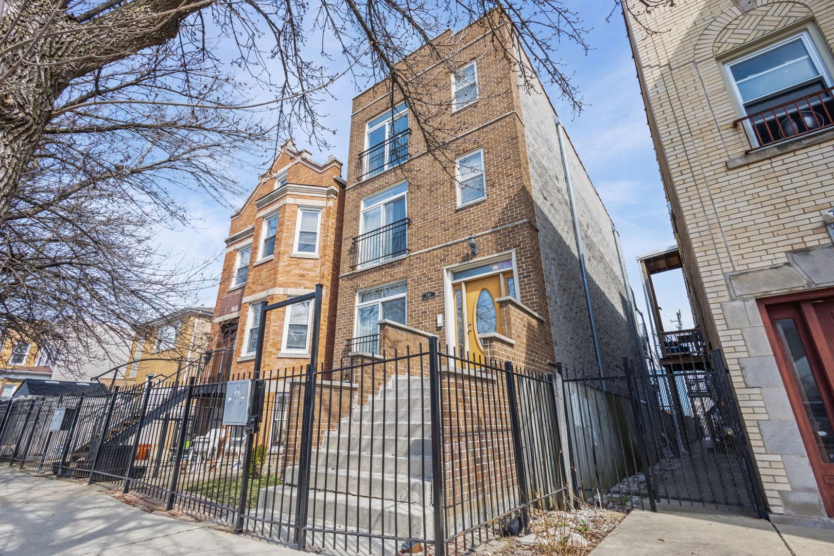 2305 N AUSTIN Avenue #3 — Chicago, IL 60639