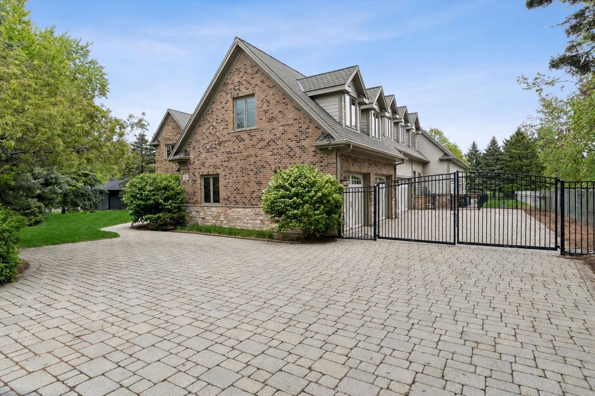 805 N Arlington Heights Road, Itasca, IL 60143