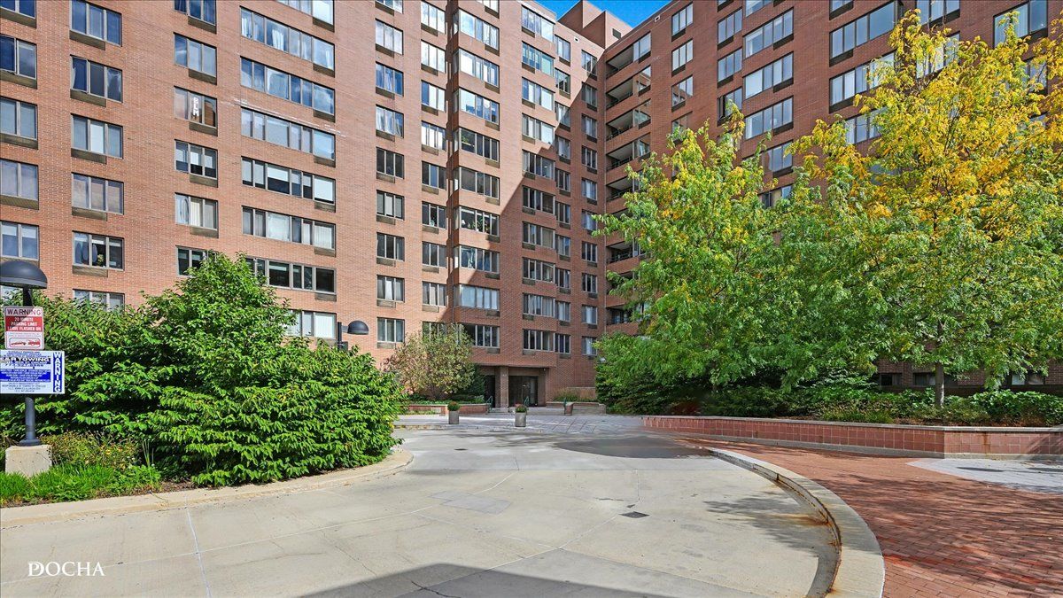 801 S PLYMOUTH Court #809 — Chicago, IL 60605
