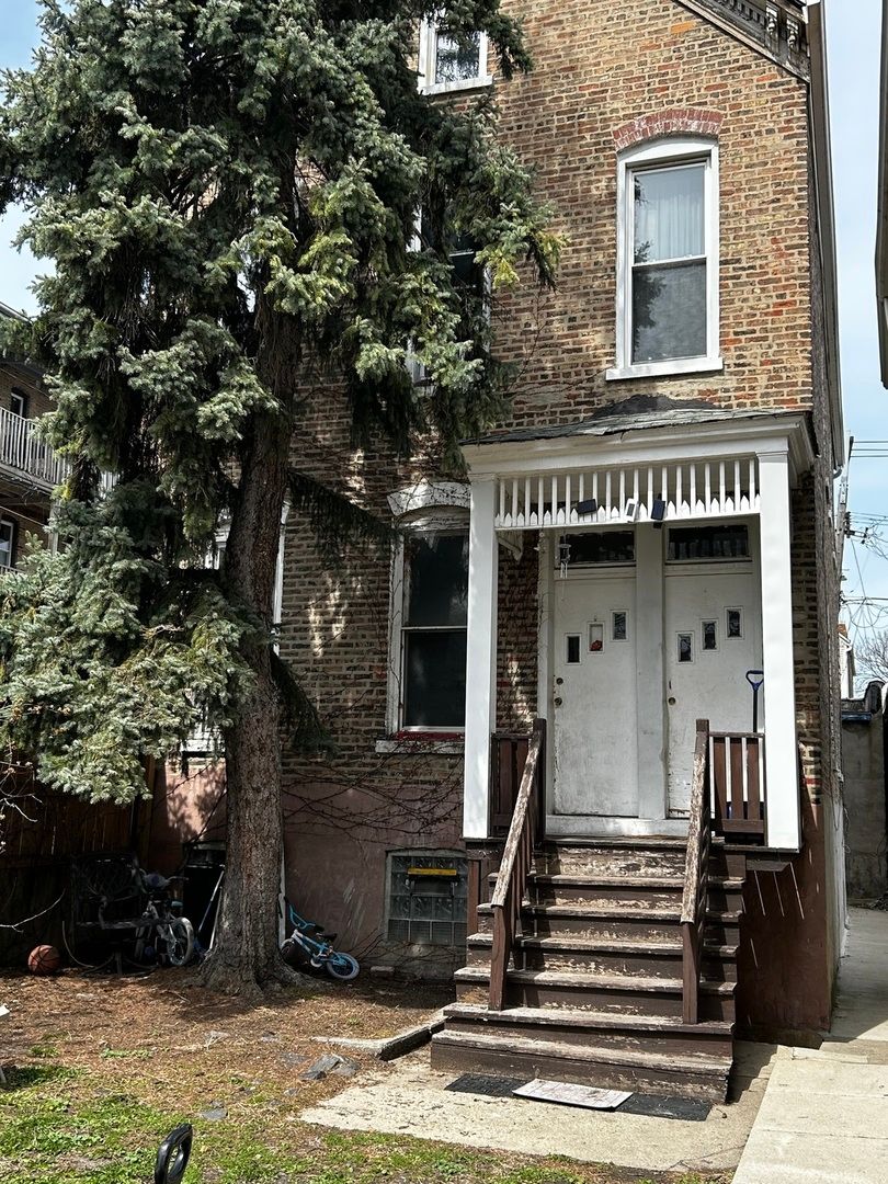 2744 W 23rd Street — Chicago, IL 60608