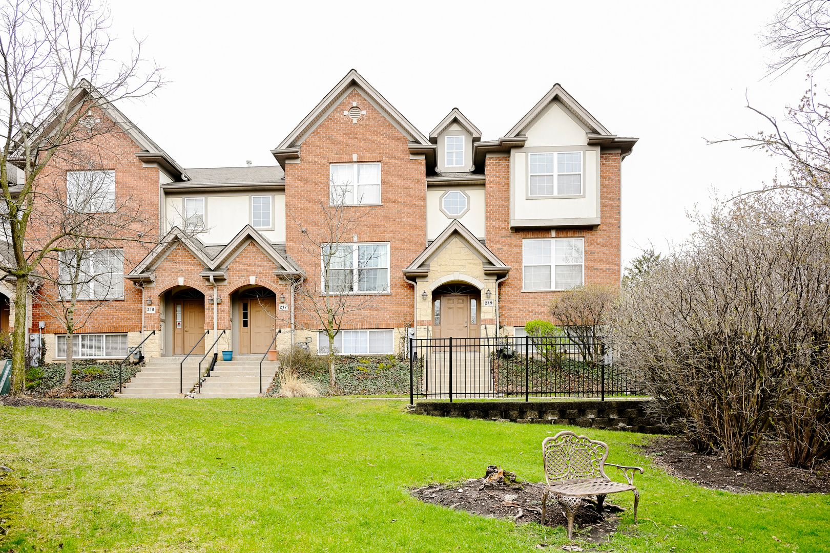 219 Riverfront Drive — Mount Prospect, IL 60056