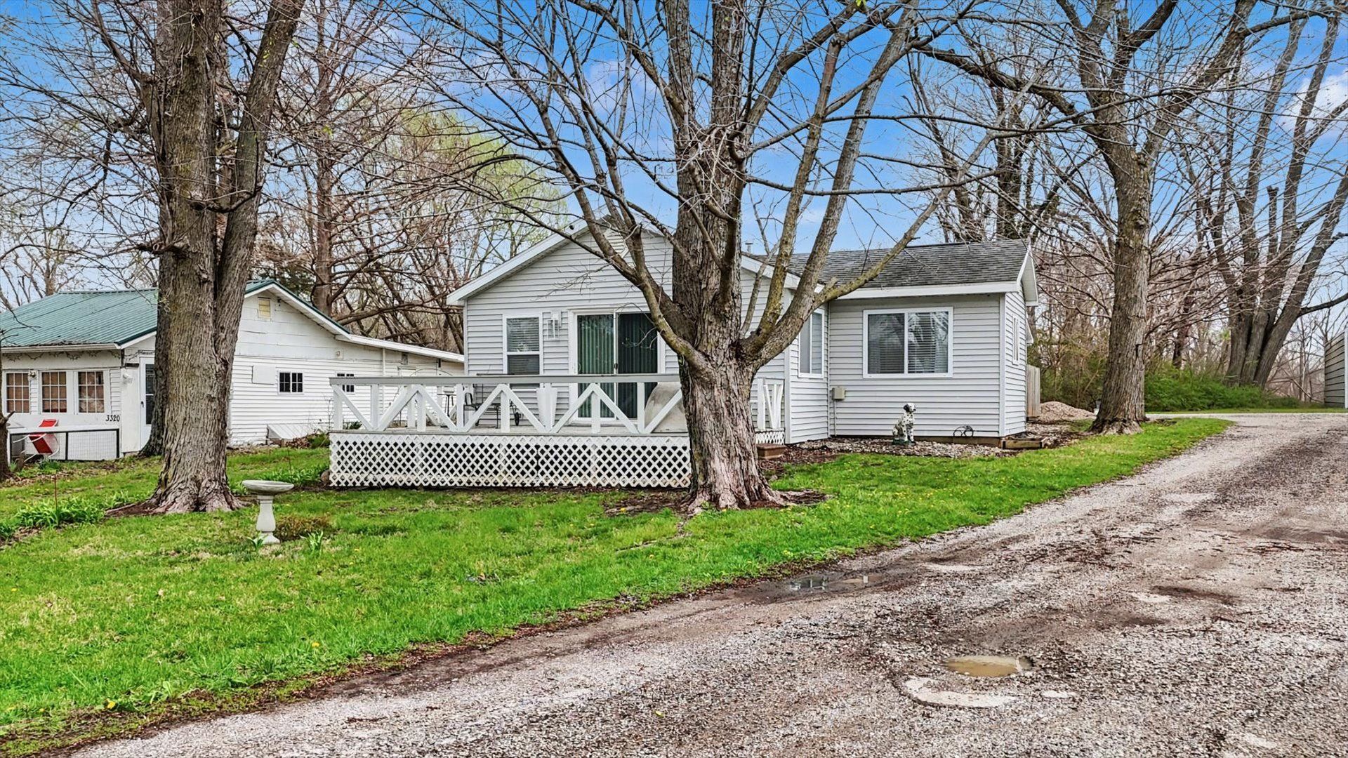 3221 E Lake Paradise Road — Mattoon, IL 61938