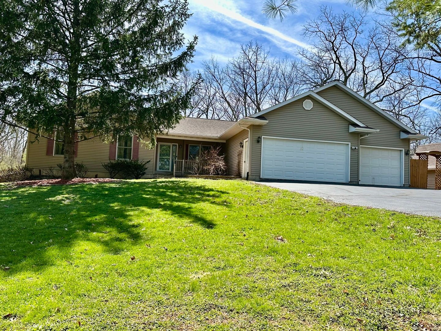 211 1/2 E Forest Street — Marengo, IL 60152