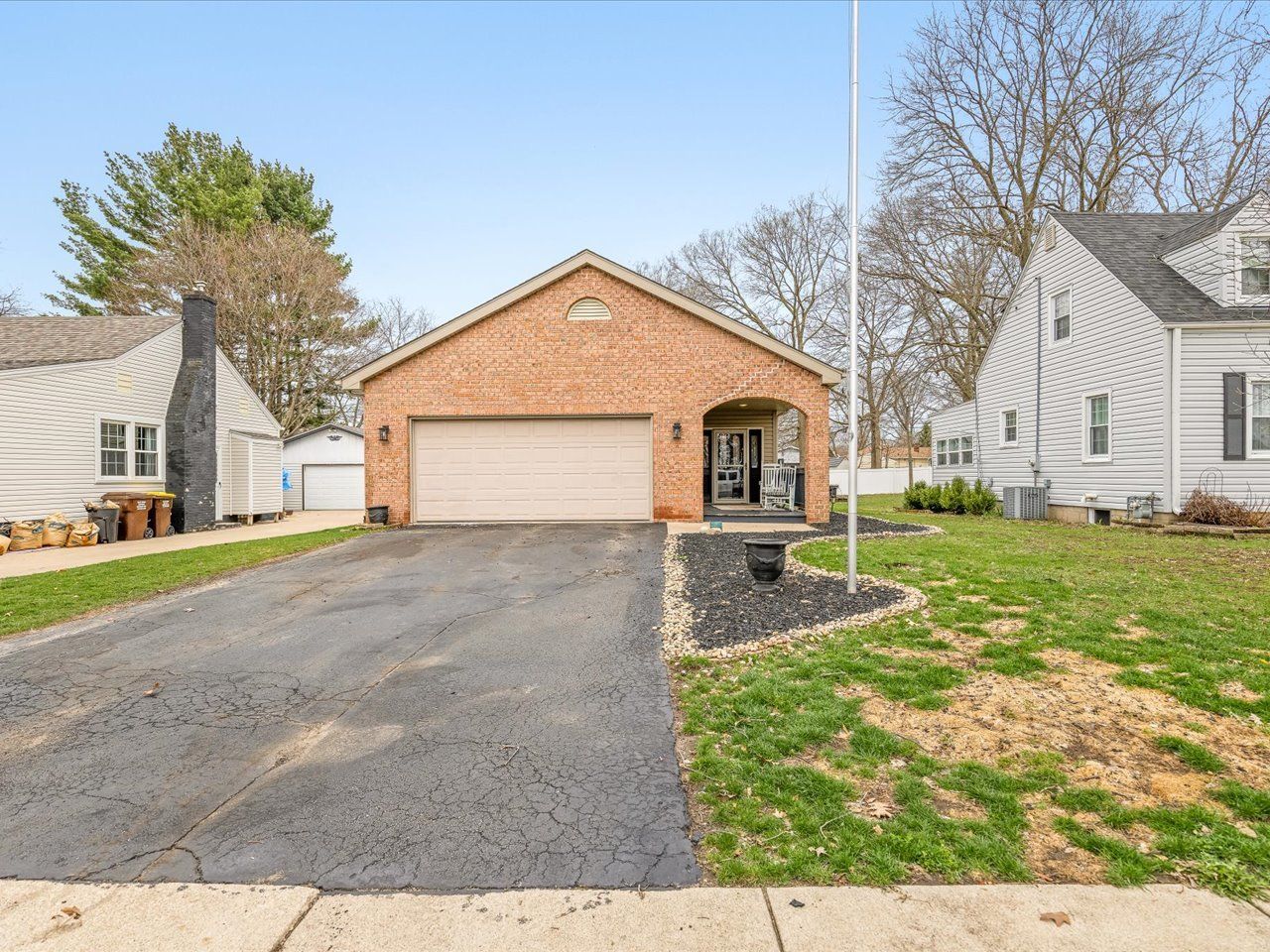 207 Coronado Boulevard — Loves Park, IL 61111