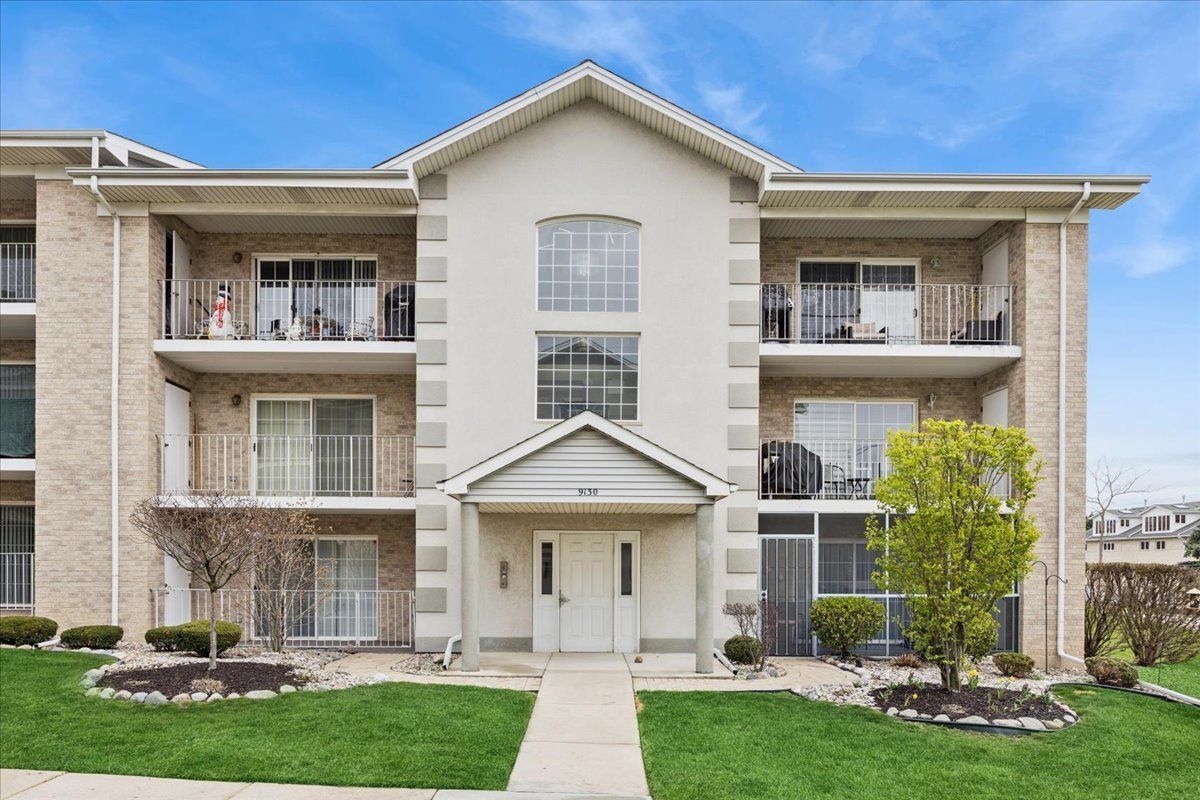 9130 W 95th Street #1B — Hickory Hills, IL 60457