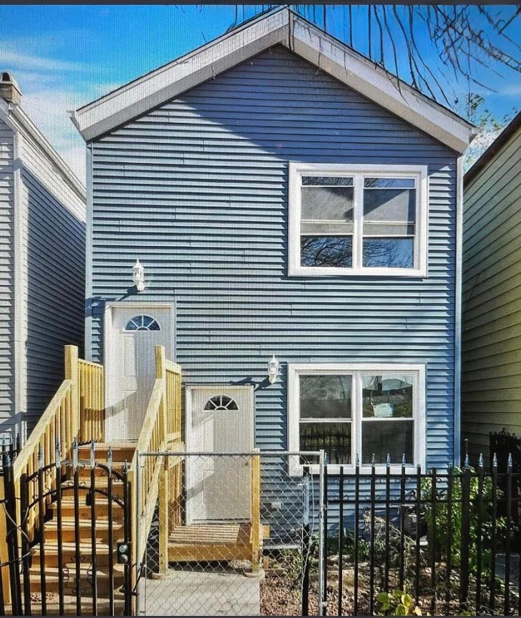 2731 S Whipple Street — Chicago, IL 60623