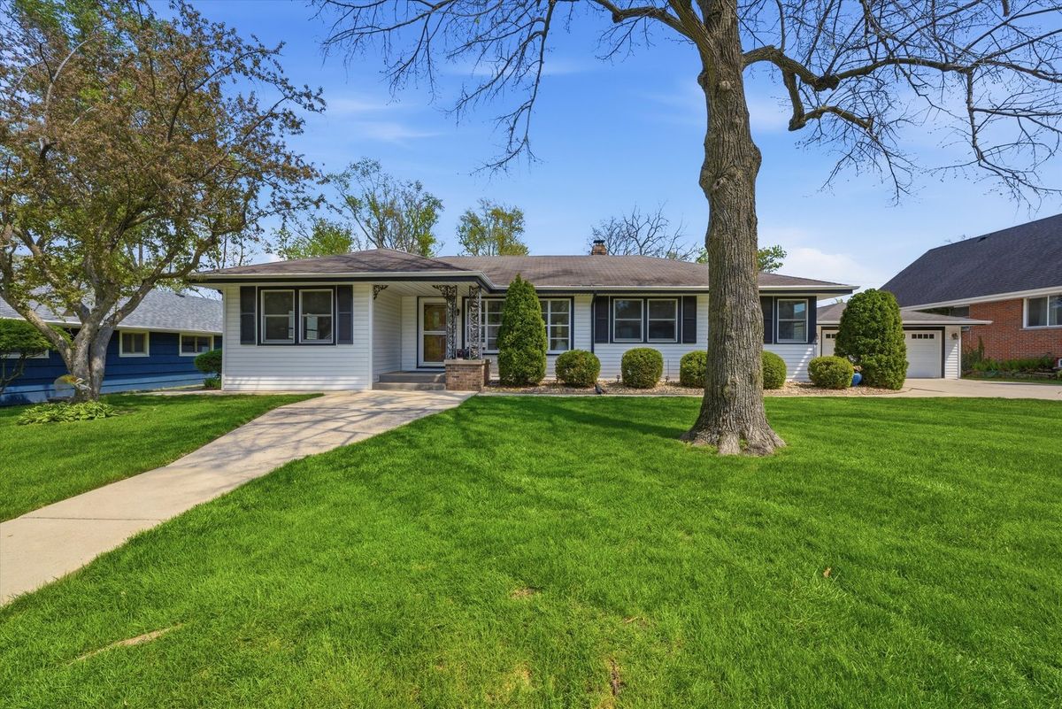 18131 Loomis Avenue, Homewood, IL 60430