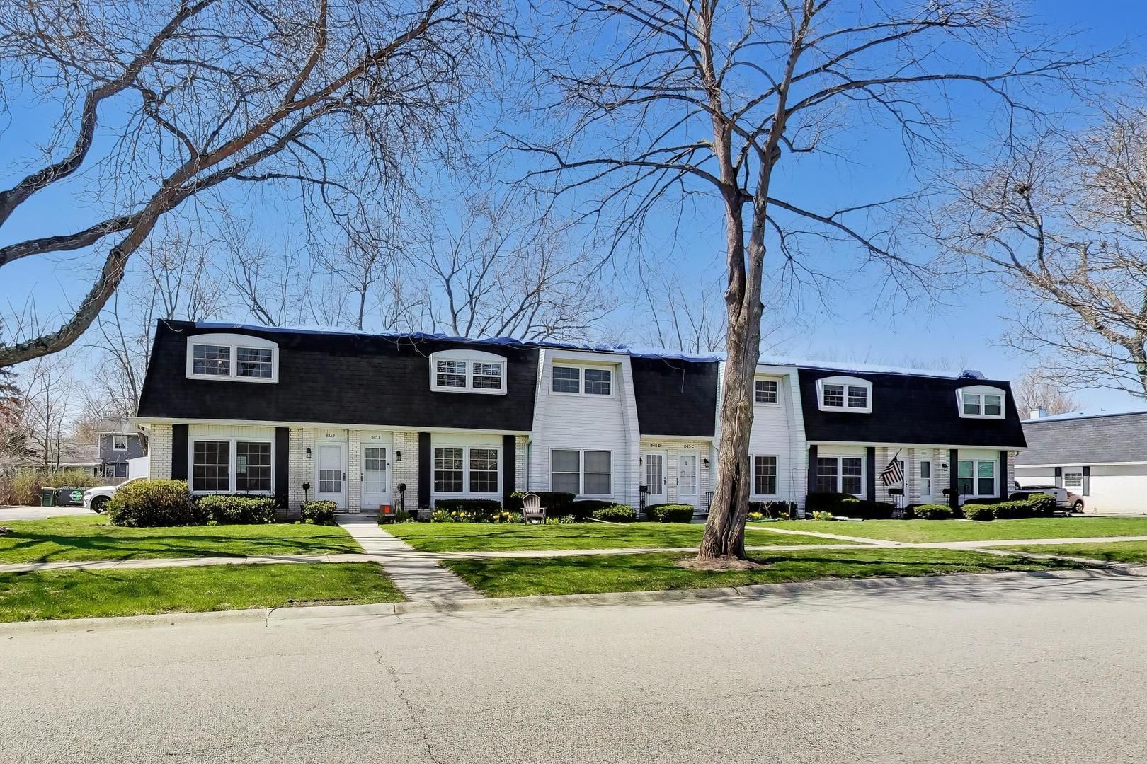 845 Country Club Drive #F — Libertyville, IL 60048