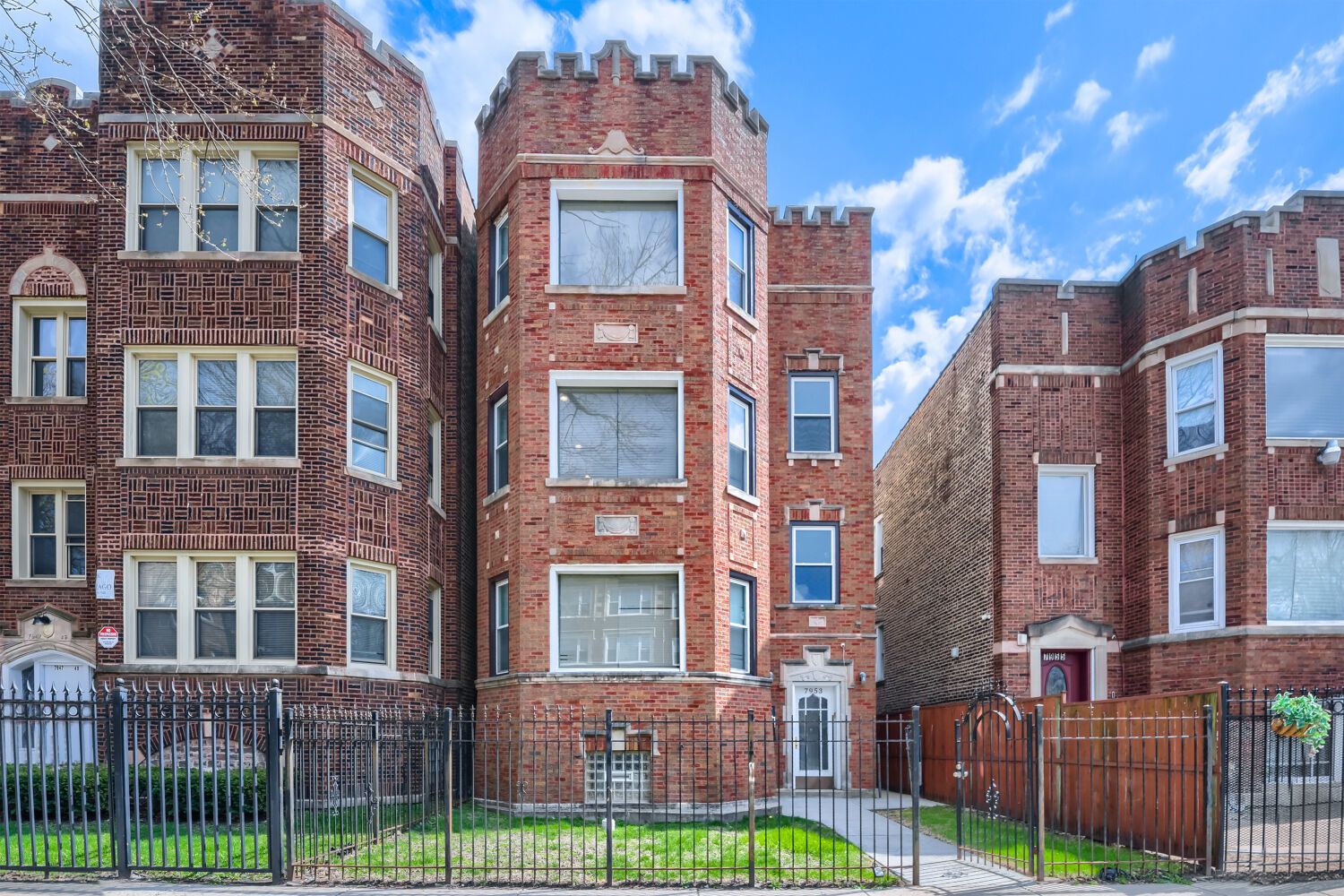 7953 S Essex Avenue — Chicago, IL 60617