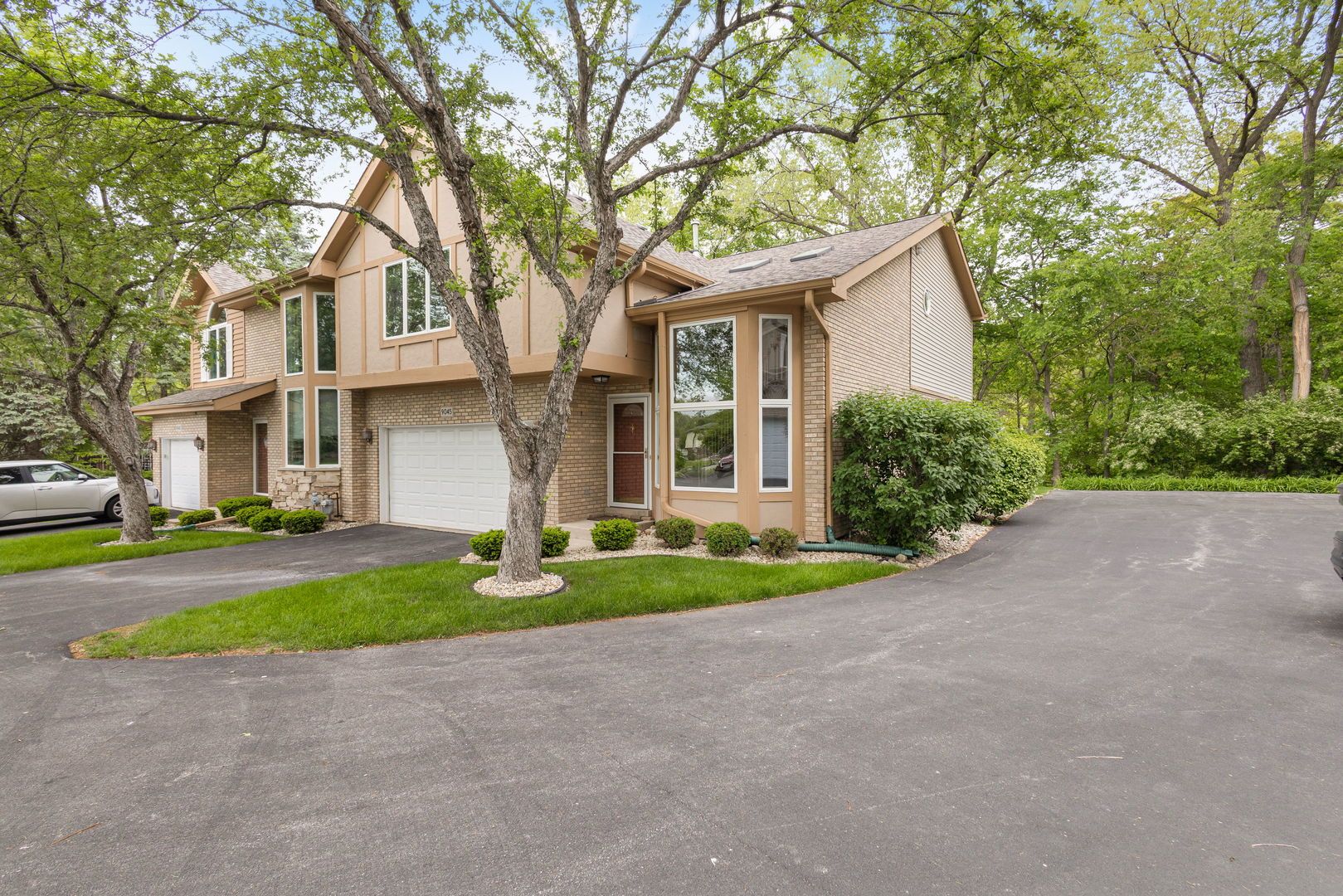 9045 ARCHER Avenue — Willow Springs, IL 60480
