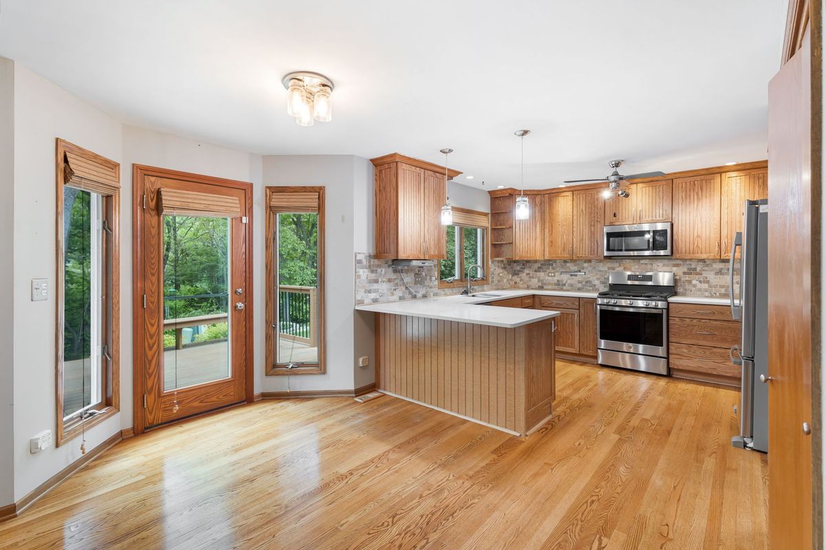 9045 ARCHER Avenue, Willow Springs, IL 60480