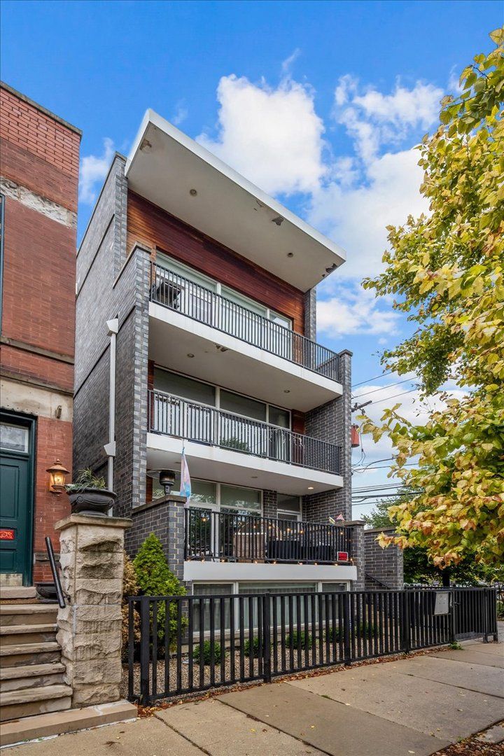 1542 N Artesian Avenue #2 — Chicago, IL 60622