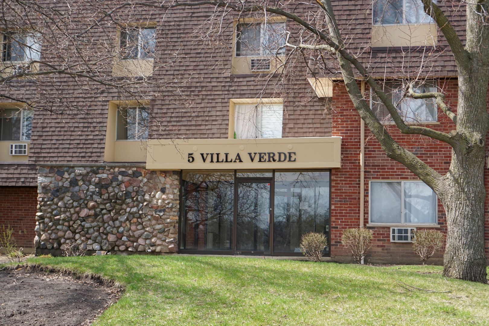 5 Villa Verde Drive #115 — Buffalo Grove, IL 60089
