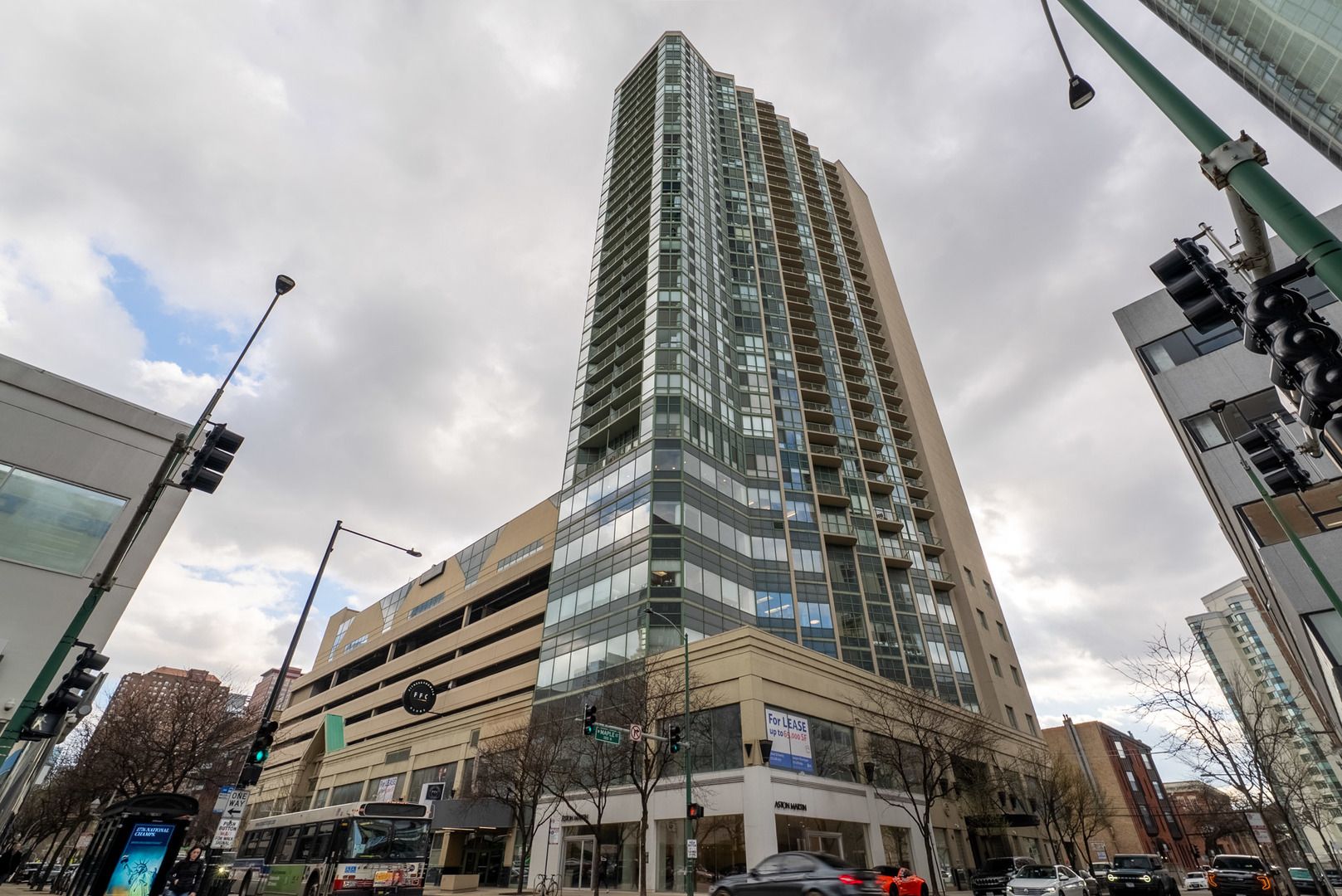 111 W Maple Street #3305 — Chicago, IL 60610
