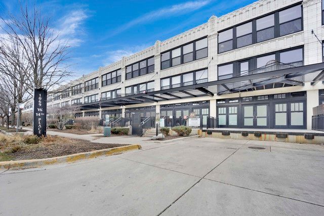 1069 W 14th Place #329 — Chicago, IL 60608
