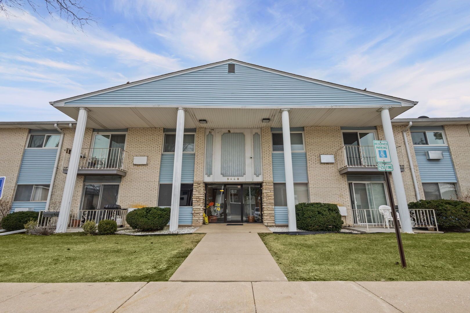 9460 Dee Road #2H — Des Plaines, IL 60016