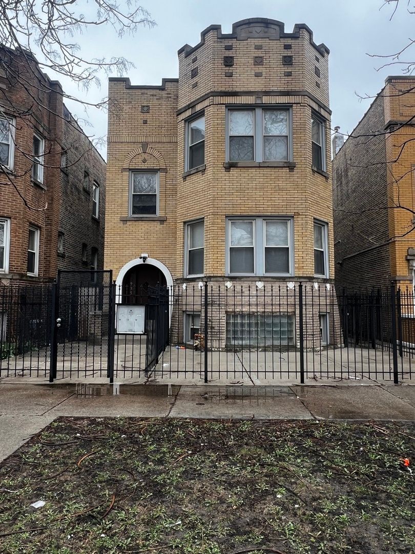 735 N Hamlin Avenue #1 — Chicago, IL 60624
