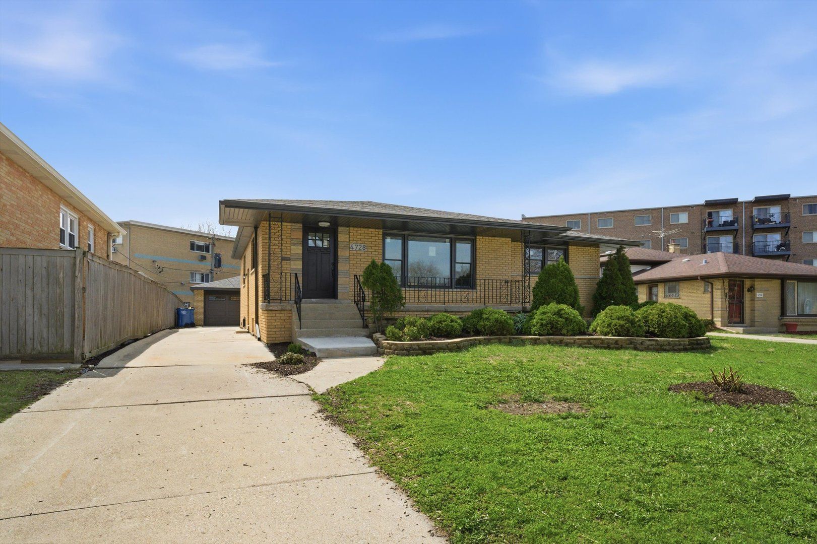 4728 W 99th Place — Oak Lawn, IL 60453