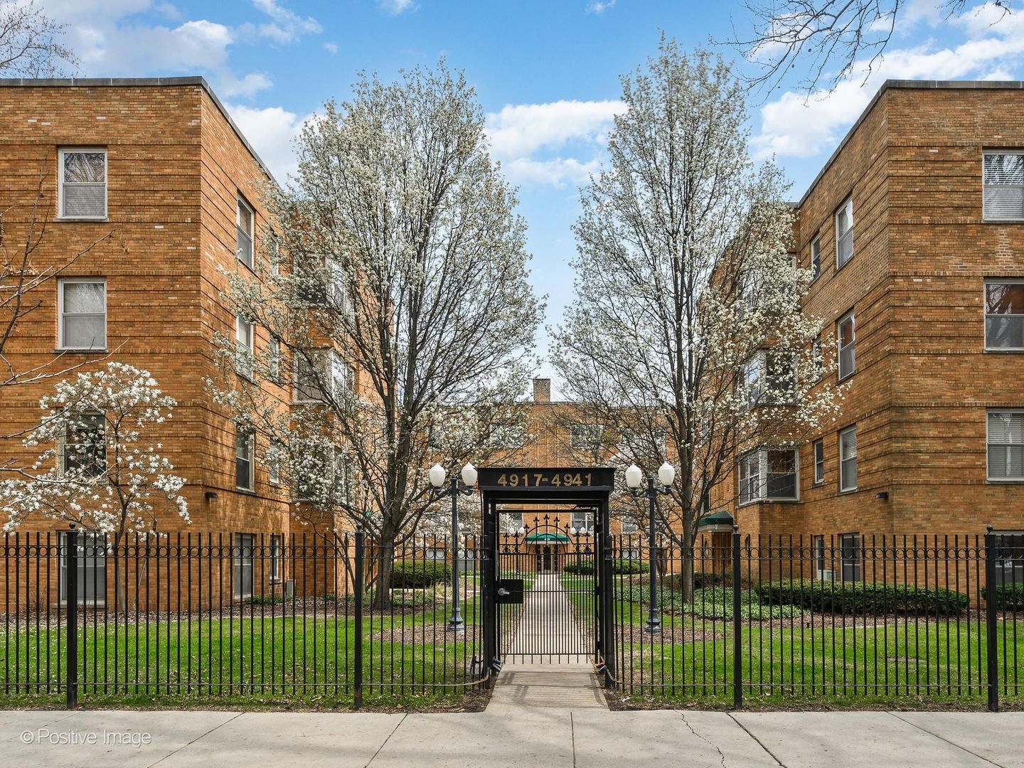 4935 N Wolcott Avenue #1A — Chicago, IL 60640