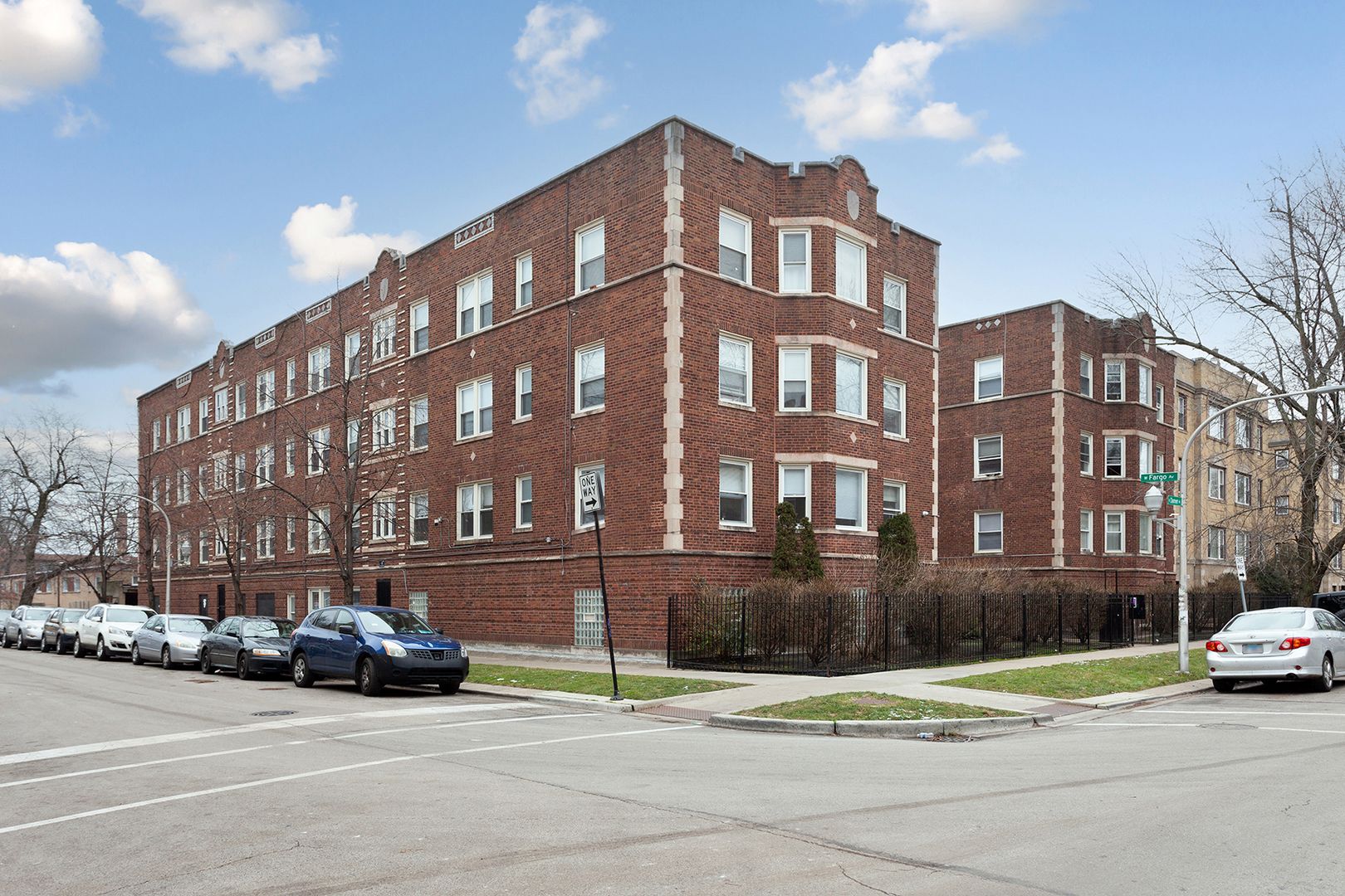 7381 N Damen Avenue #2E — Chicago, IL 60645