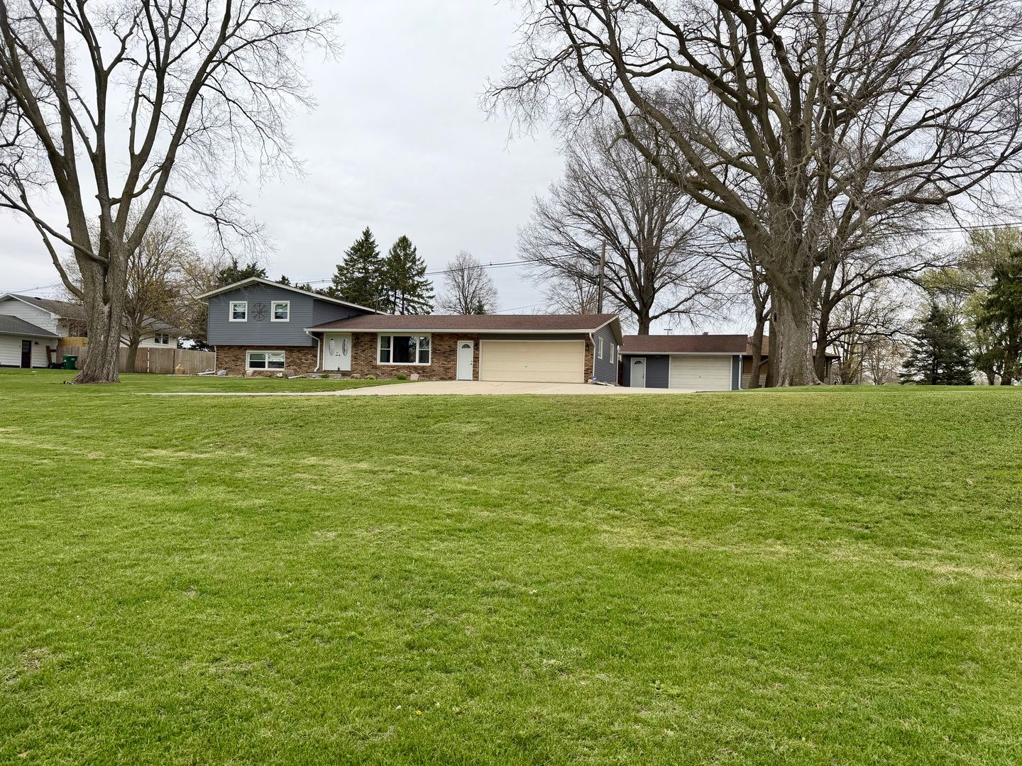 702 S Grant Street — Clinton, IL 61727