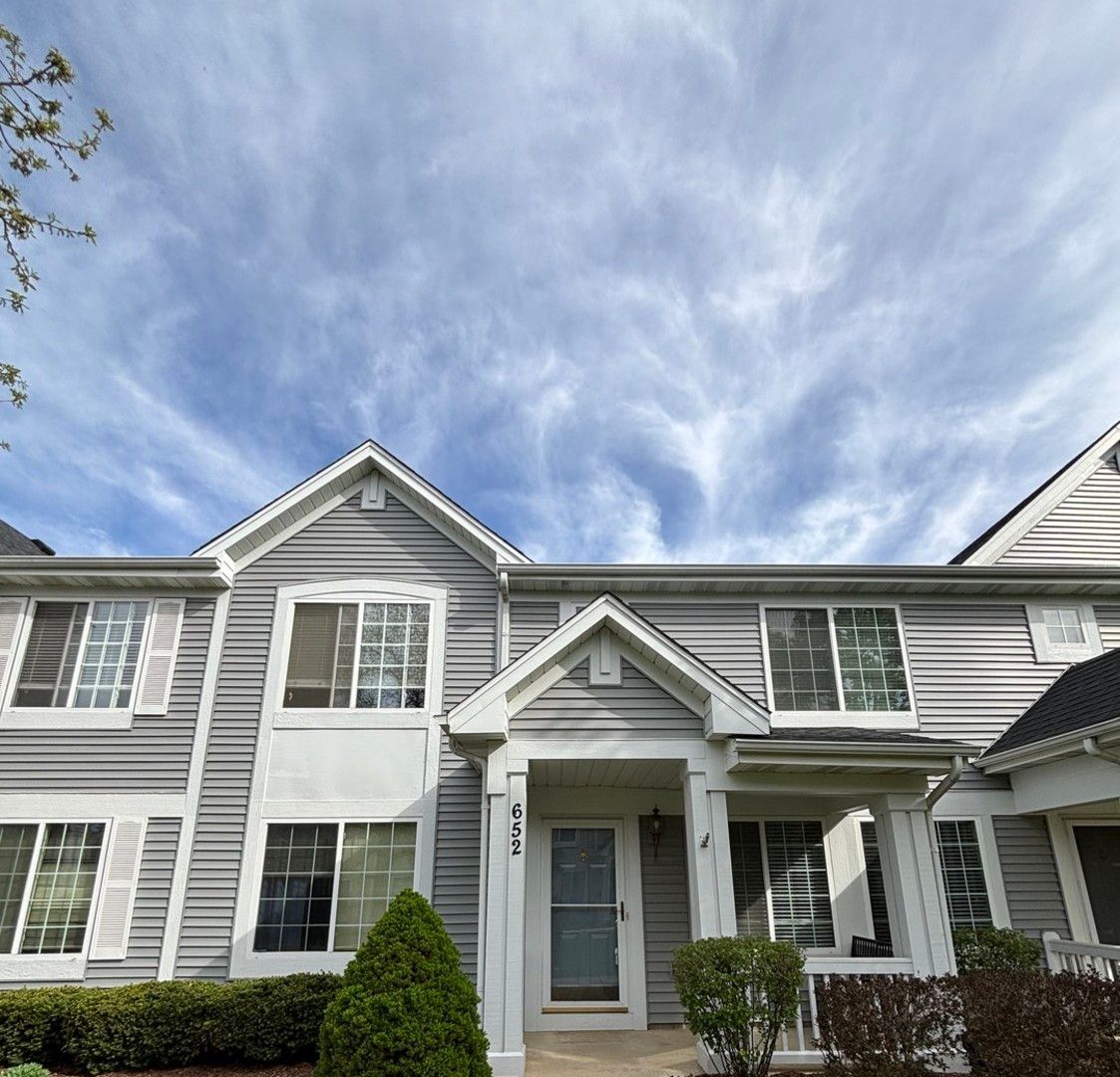 652 Lincoln Station Drive, Oswego, IL 60543