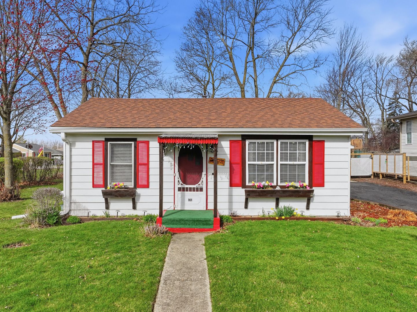 101 Oakleaf Road — Lake In The Hills, IL 60156