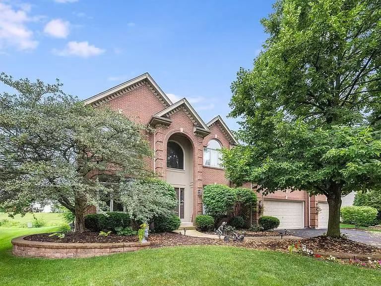 2532 Dewes Lane — Naperville, IL 60564