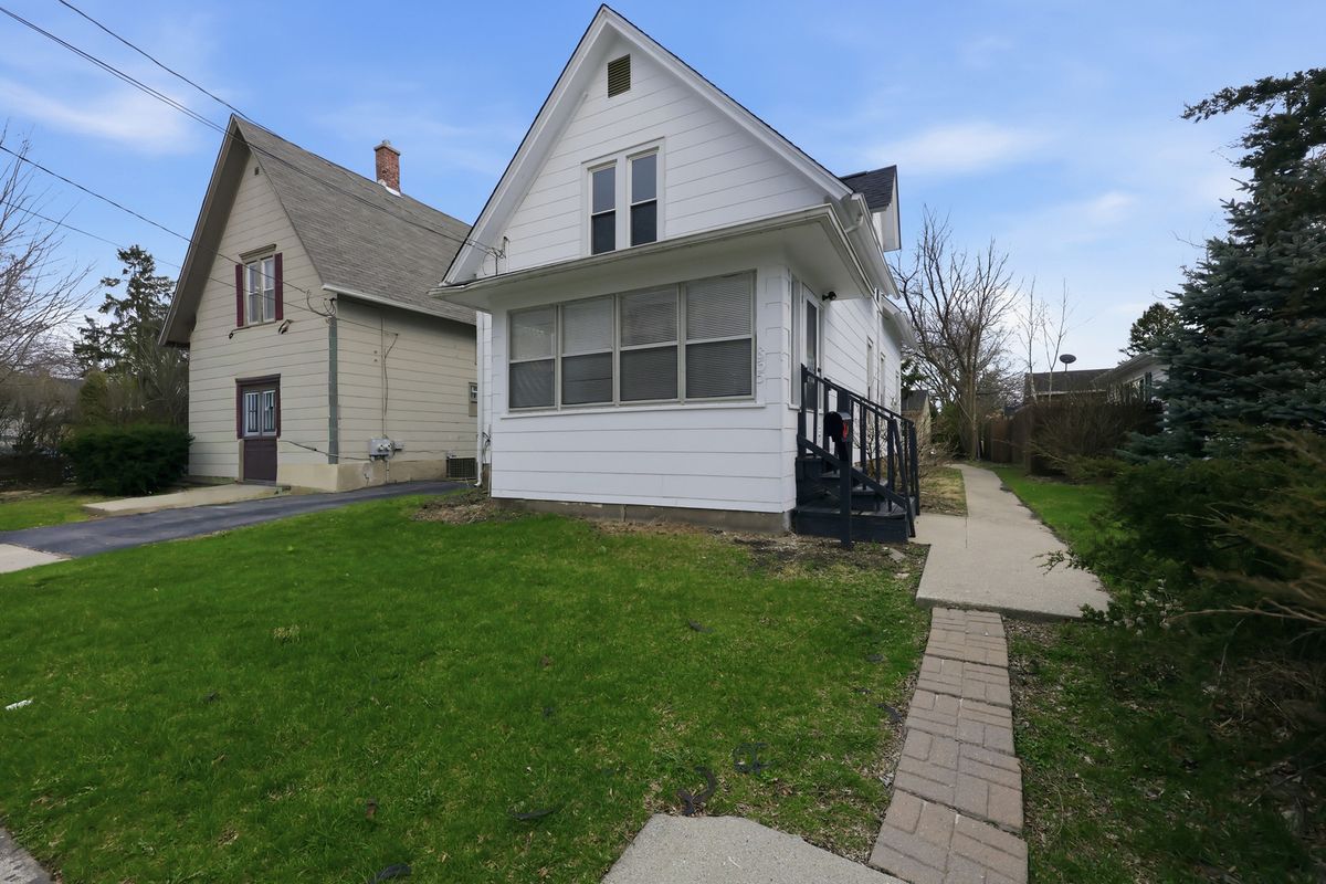835 Oak Street, Elgin, IL 60123