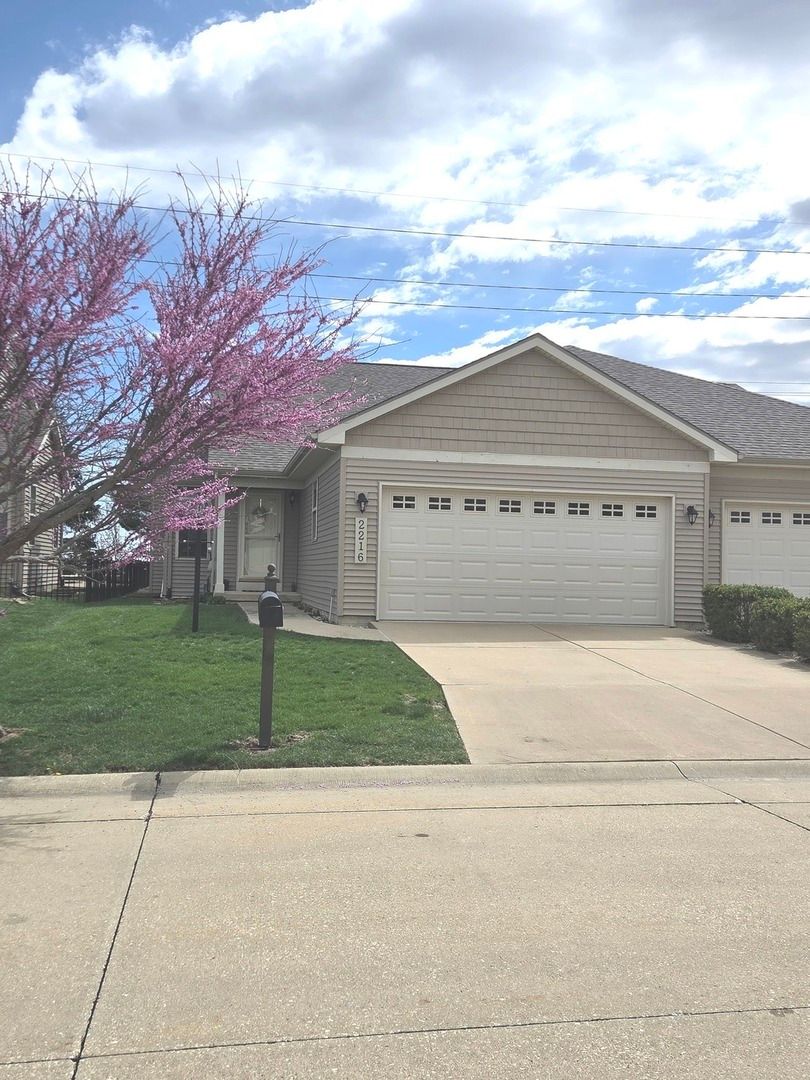 2216 Pebblebrooke Lane #2216 — Urbana, IL 61802