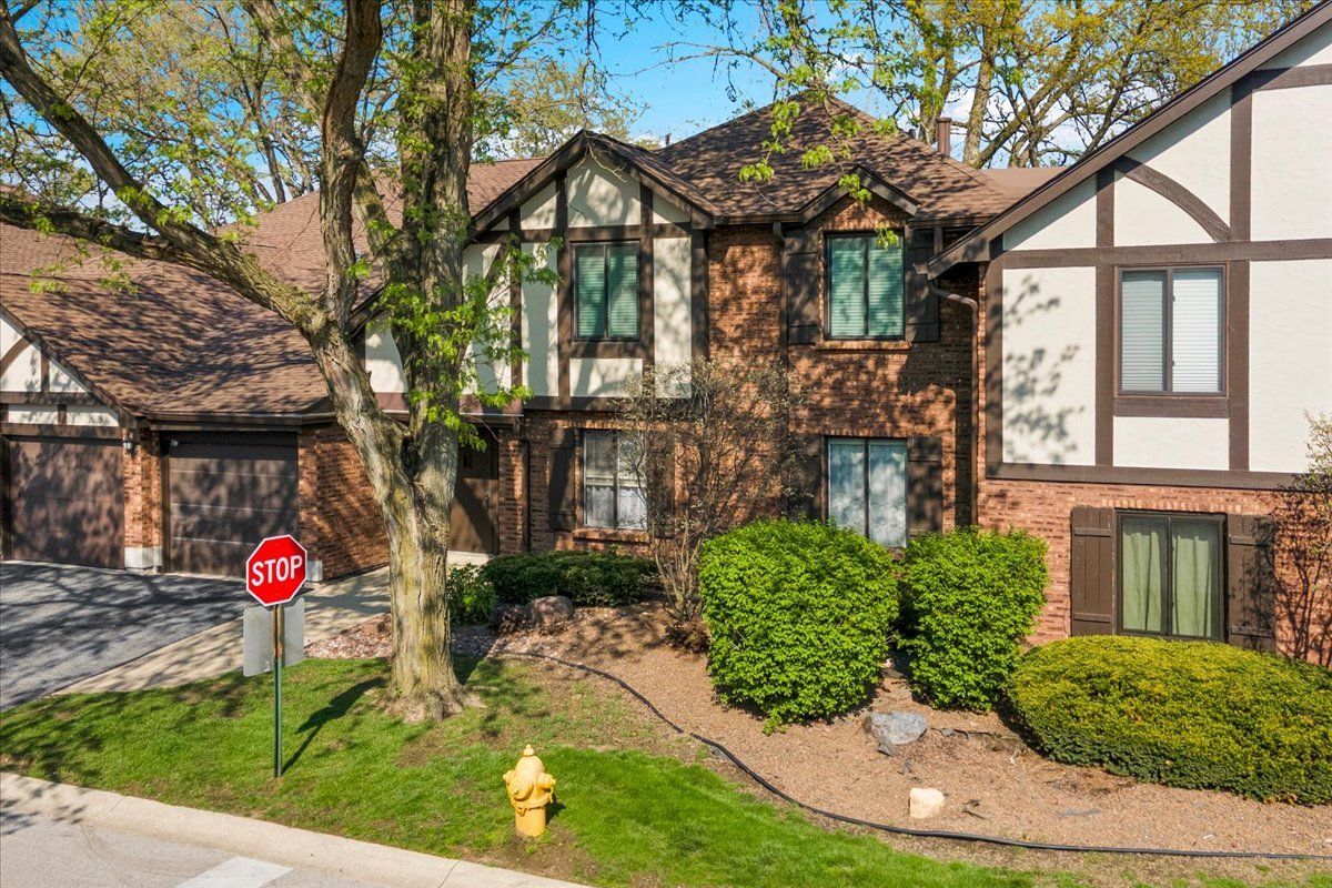 11301 Sycamore Lane #64B — Palos Hills, IL 60465