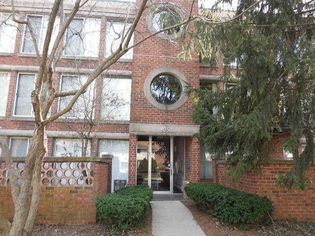 8050 Arbor Lane #303 — Northfield, IL 60093