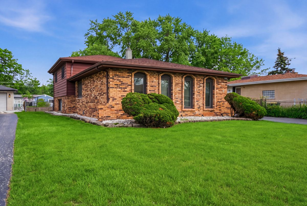 17243 Bernadine Street, Lansing, IL 60438