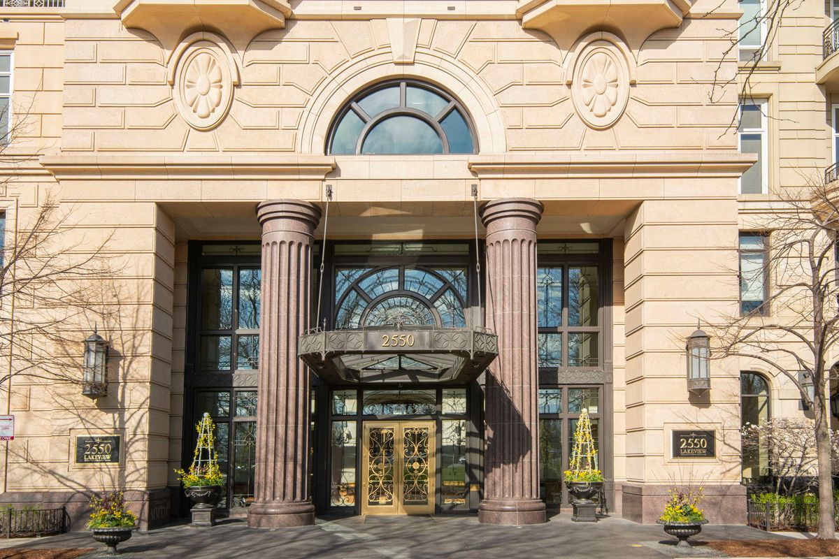 2550 Lakeview Avenue, Chicago, IL 60614