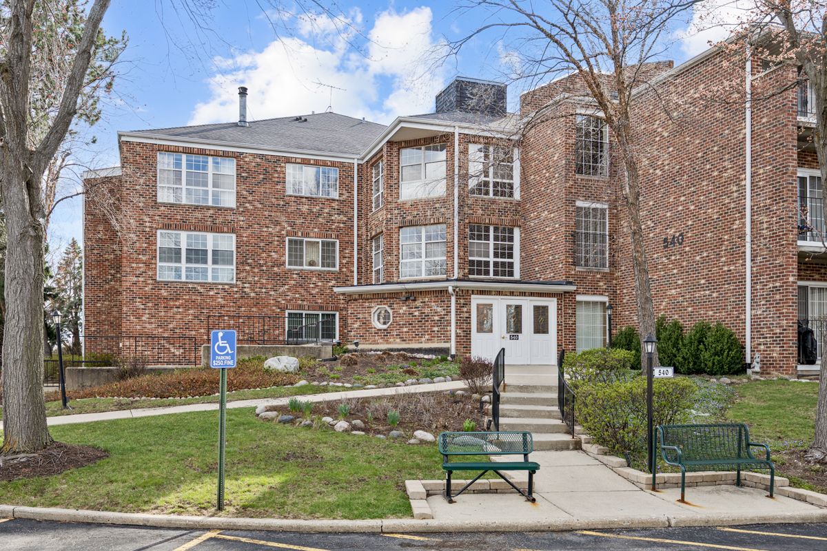 540 Biesterfield Road #305 — Elk Grove Village, IL 60007