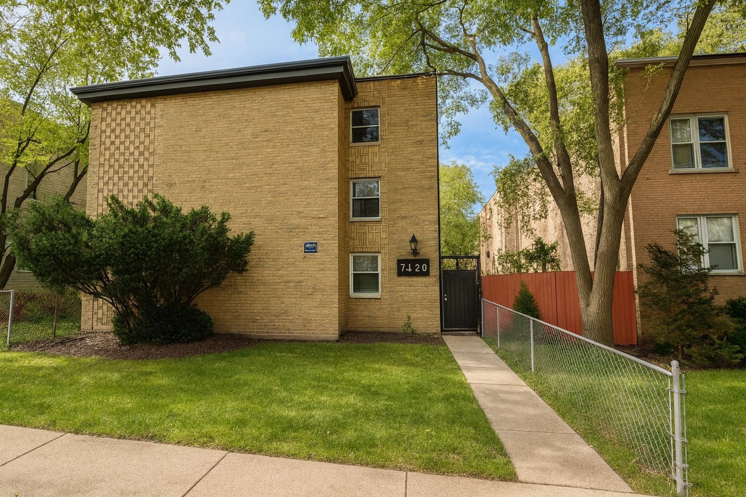 7420 N Winchester Avenue #2A — Chicago, IL 60626