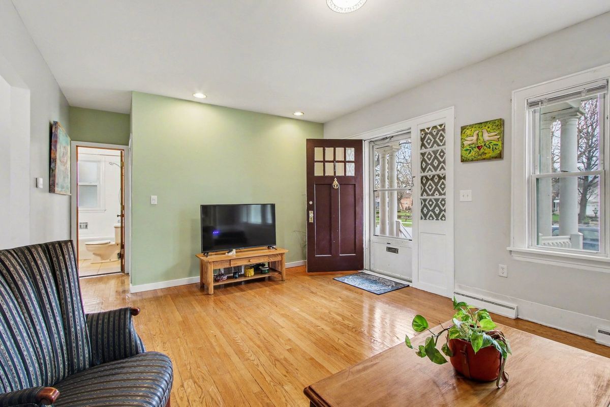 120 Kinzie Street, Thornton, IL 60476