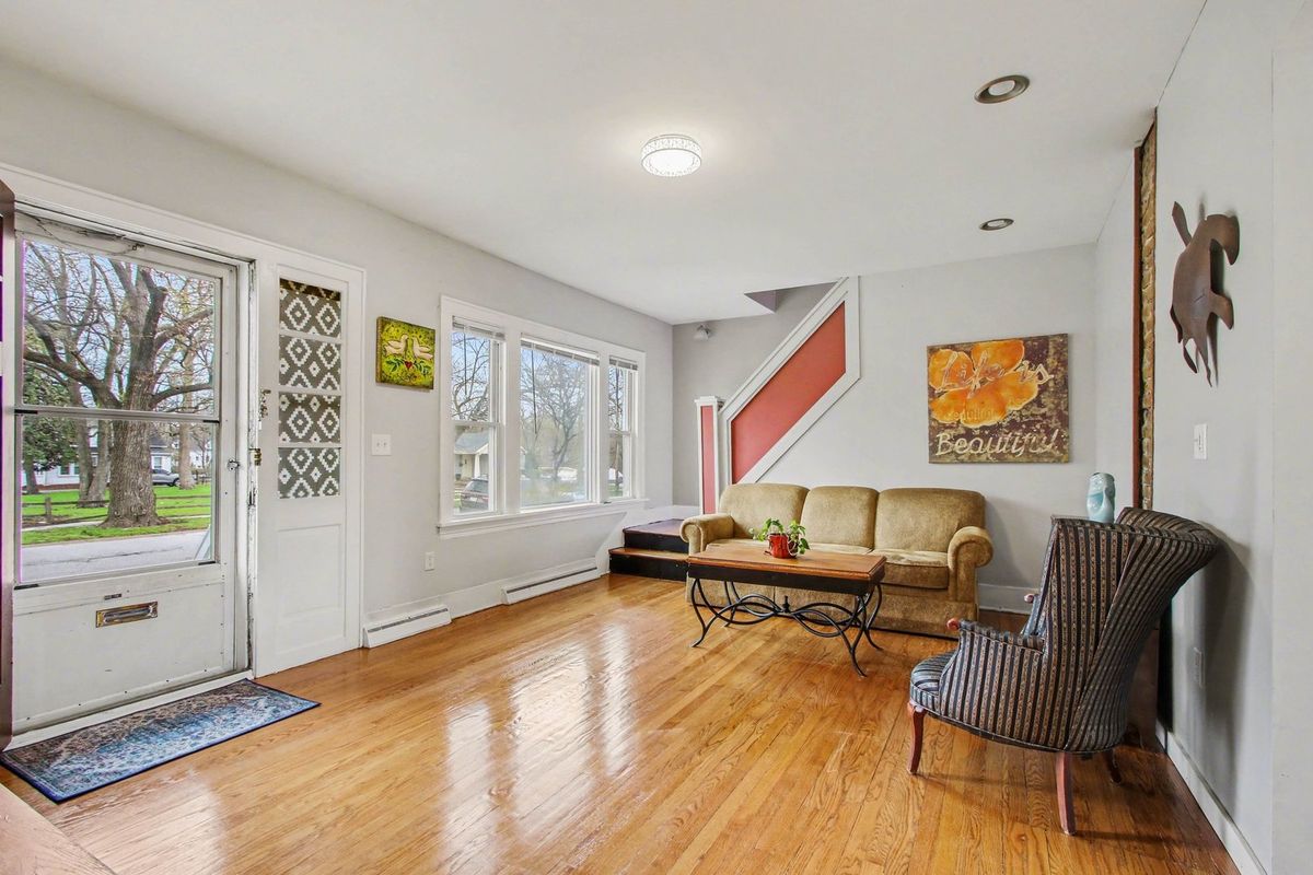 120 Kinzie Street, Thornton, IL 60476